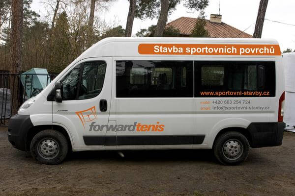 Forward tenis firemní vůz